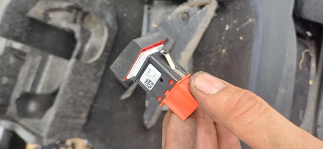 Кнопка аварийного сигнала 5L0953235 VAG