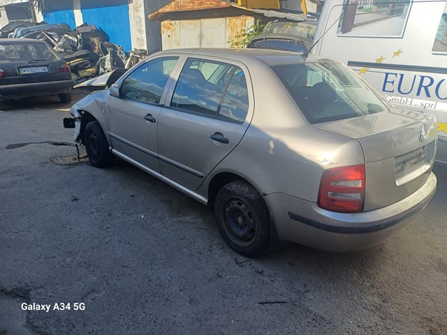 VAG 6Y6845209 Стекло-форточка двери задней левой в наличии Тернополь