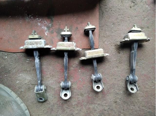80430AV600 NISSAN Ограничитель открывания двери передний купить в Чернигов
