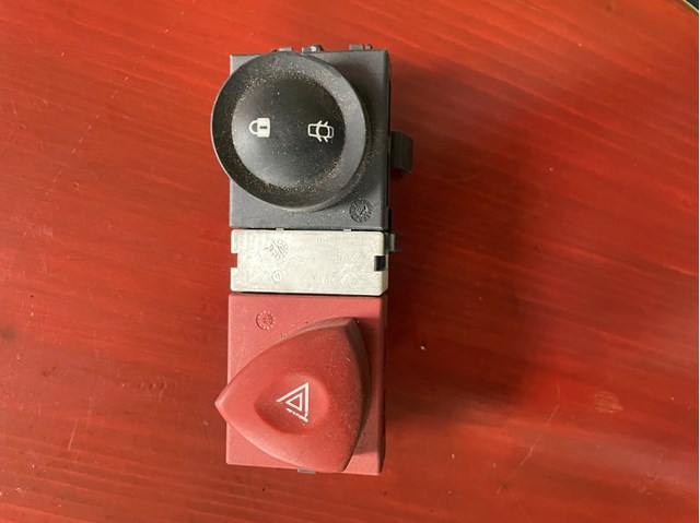 8200095493 RENAULT Кнопка аварийки купить в Хмельницкий