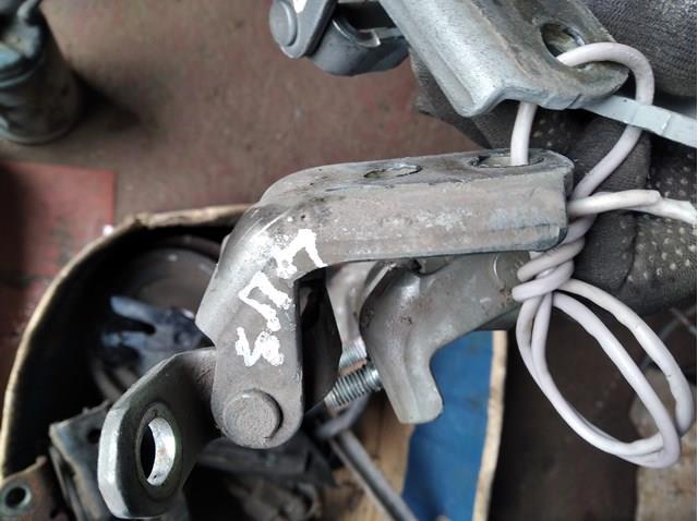 Петля задней правой двери 82400AV630 NISSAN