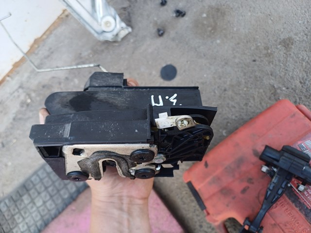 Замок двери задней правой 825020888R RENAULT