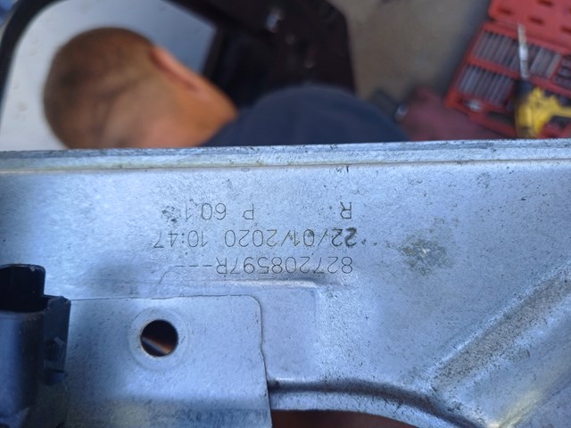  Механизм стеклоподъемника правой задней двери 827208597R RENAULT