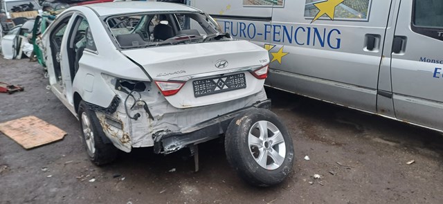 HYUNDAI 87810C1000 Стекло кузова (багажного отсека) левое в наличии Винница