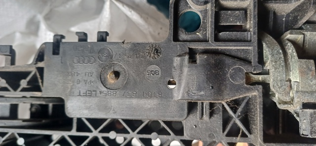 Держатель наружной ручки двери, задней левой 8T0837885A VAG