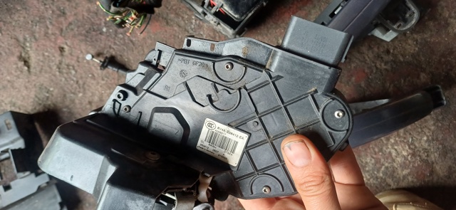 Замок двери задней правой 8V4AS26412EA FORD