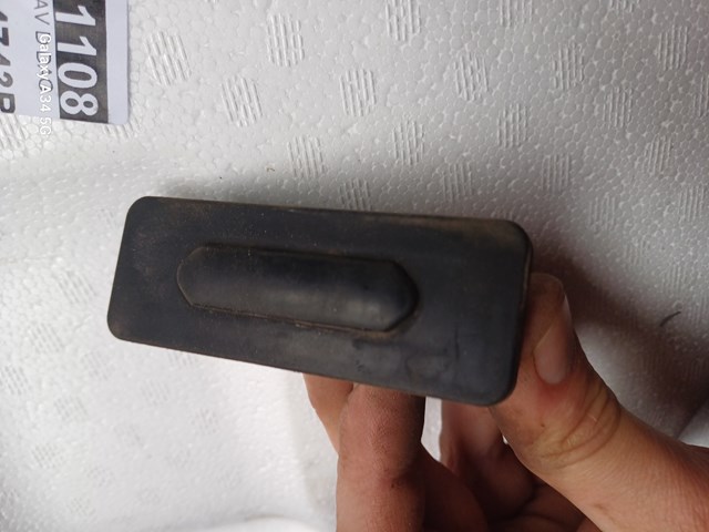 Кнопка привода замка крышки багажника (двери 3/5-й (ляды) 906069264R RENAULT