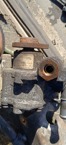 Насос гидроусилителя руля A0024664901 MERCEDES