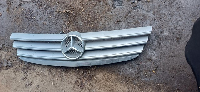 Облицовка радиатора Mercedes A