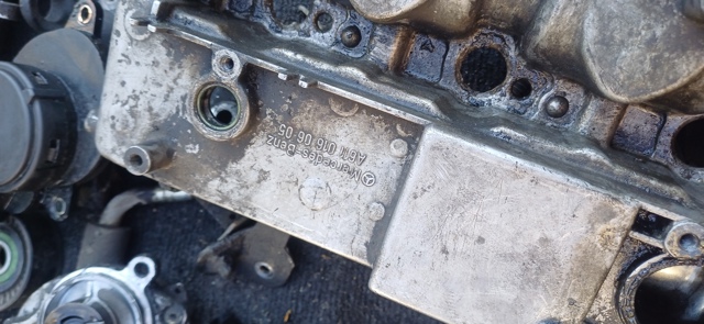 Крышка клапанов A6110160605 MERCEDES