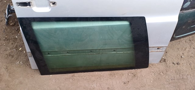 Стекло багажника, левое A6386740008 MERCEDES