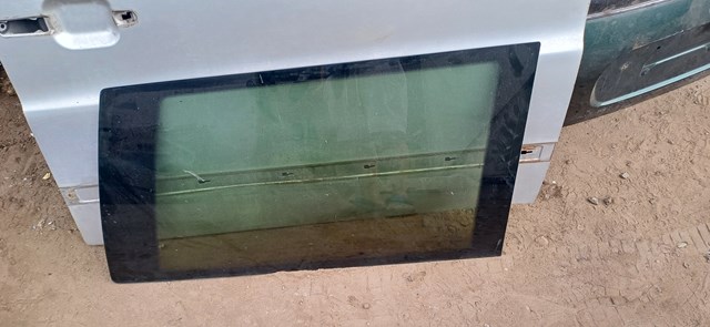A6386741508 Стекло кузова (багажного отсека) правое купить Кривой Рог