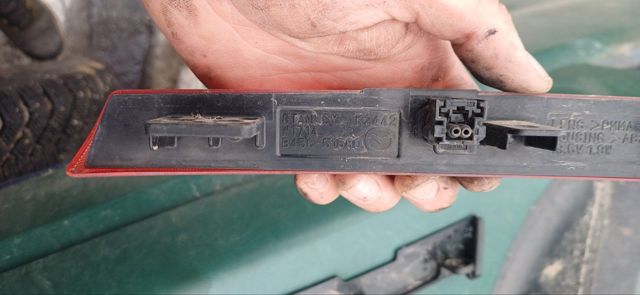 Стоп-сигнал задний дополнительный B45C51580 MAZDA