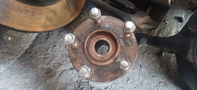 Ступица (передняя) BJS73304X MAZDA