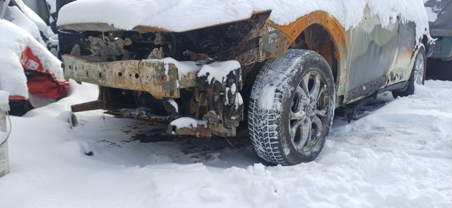 Усилитель переднего бампера  D10E50070 MAZDA