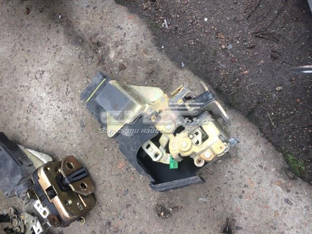M806387 Замок двери задней правой купить Винница