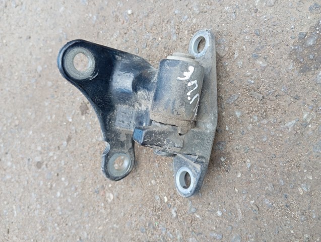 Петля задней правой двери MN127866 MITSUBISHI