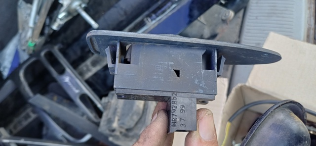 Кнопки переднего правого стеклоподъемника MR792852 MITSUBISHI