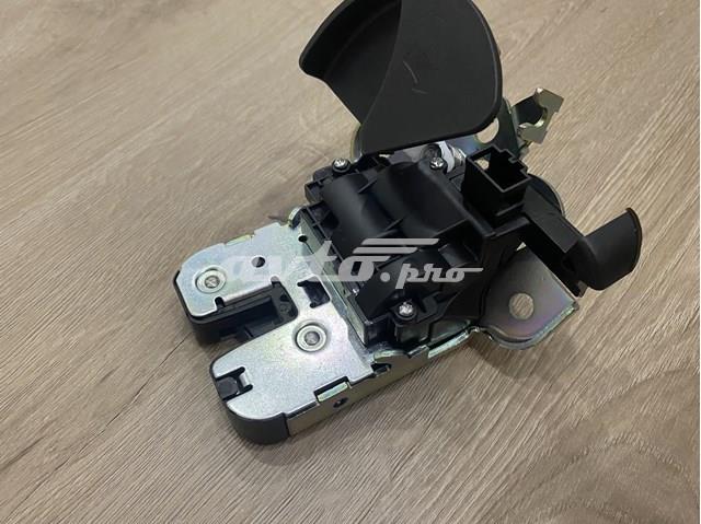 Замок и ручка двери задка 561827505B VAG