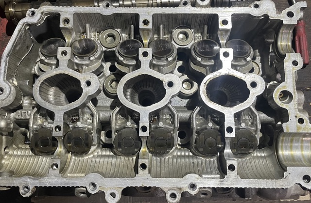 SUBARU 11063AB020 Головка блока цилиндров (ГБЦ) левая в наличии Украина