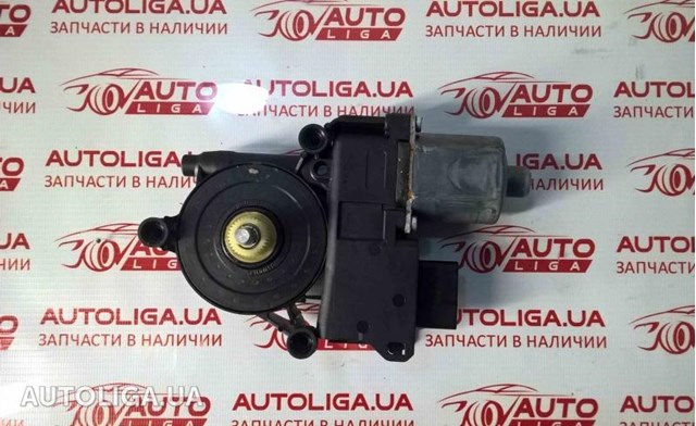 Мотор стеклоподъемника двери задней, левой 0130822447 PEUGEOT