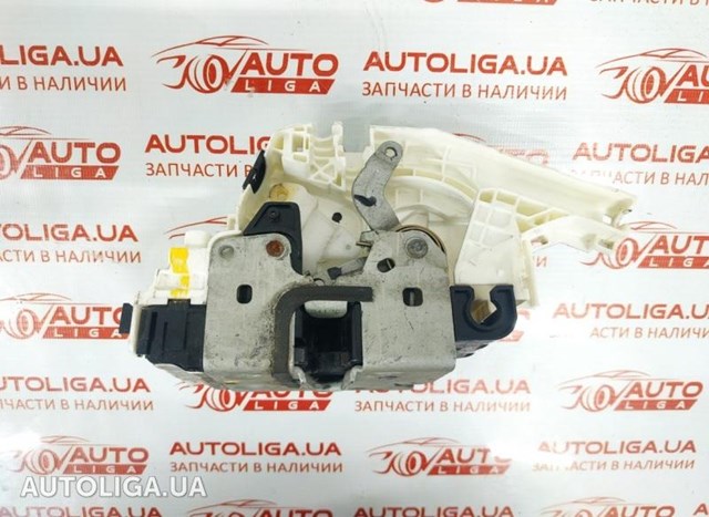 Запор кабины 04589913AE CHRYSLER