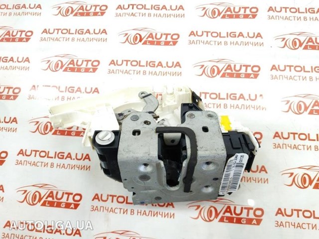 Замок задней правой двери  04589914AD CHRYSLER