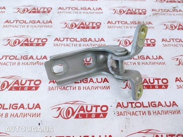 Петля передней двери левая 13501712 GM