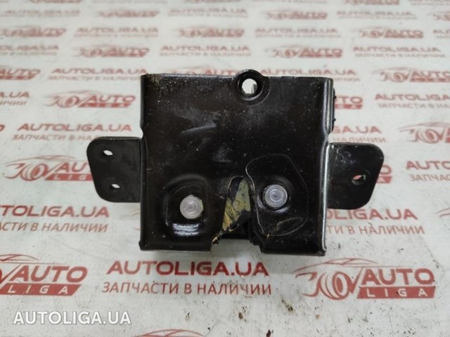 Замок и ручка двери задка 13584872 GM
