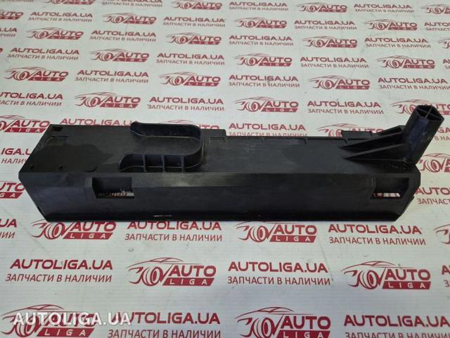 Кронштейн радиатора правый 17117616026 BMW
