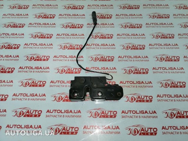 Запор капота (замок и привод замка капота) 1Z0823509F VAG