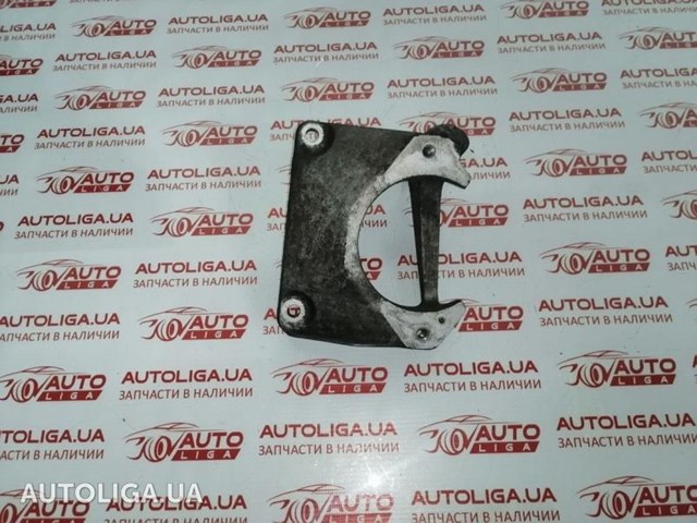 Кронштейн подушки (опоры) двигателя, левой 22116761117 BMW