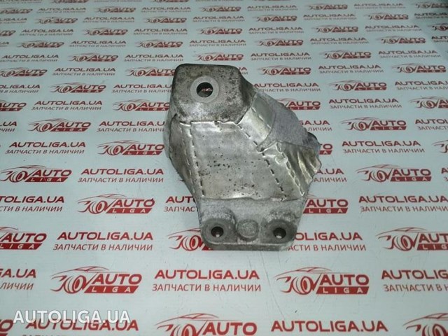 Кронштейн подушки (опоры) двигателя, правой 22116781242 BMW