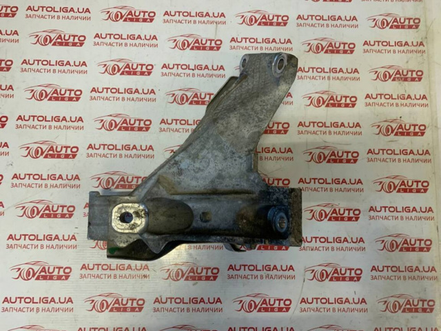 Кронштейн подушки (опоры) двигателя, правой 22116797920 BMW