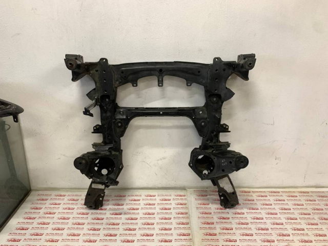 Балка передней подвески 31106884852 BMW