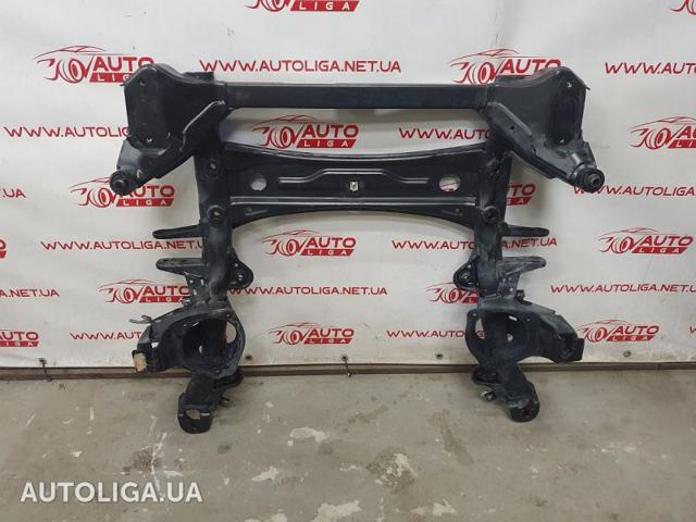 Крабобалка передней подвески 31116787915 BMW