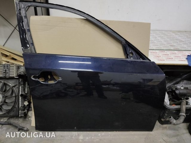 Пассажирская передняя дверь 41517202340 BMW