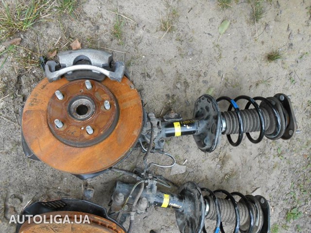 Цапфа (поворотный кулак) передний левый 4321202350 TOYOTA