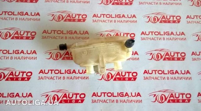 Бачок главного тормозного цилиндра (тормозной жидкости) 460910006R RENAULT