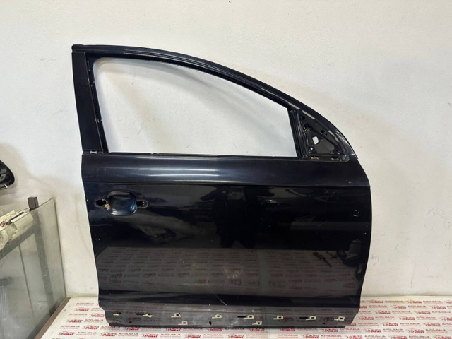 Пассажирская передняя дверь 4L0831052A VAG