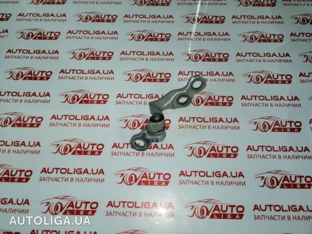 Дверной шарнир водительской вери 5012193 FORD