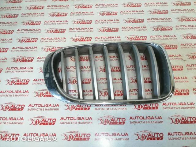 Решетка радиатора правая 51117210726 BMW