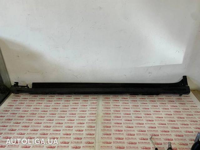 Накладка (молдинг) порога наружная левая 51127488231 BMW