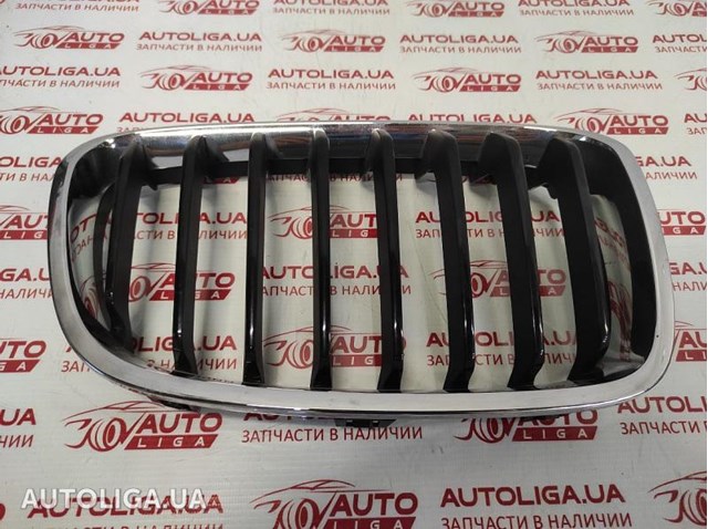 Решетка радиатора правая 51137262118 BMW