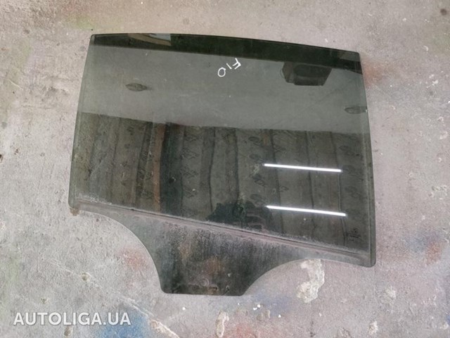 Стекло задней двери, правой 51357182124 BMW
