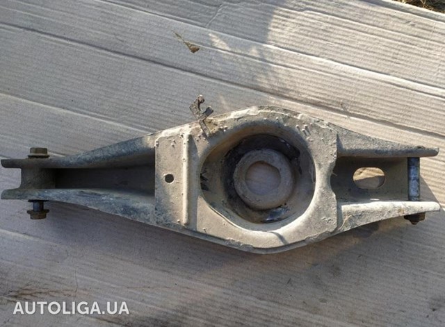 Рычаг задней подвески нижний, левый 5175F1 PEUGEOT
