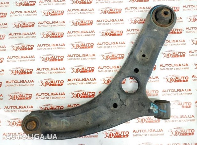 Нижний правый рычаг передней подвески 545013Y000 HYUNDAI