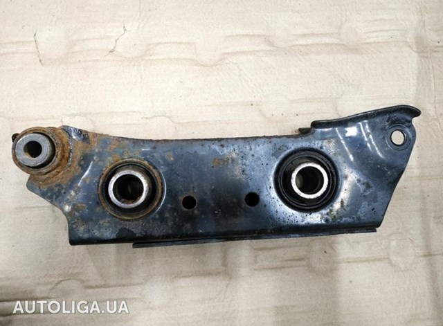 Рычаг задней подвески нижний, правый 551A03TA0A NISSAN