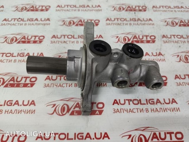 Цилиндр главный тормоза (гидротормозов) 585102W800 HYUNDAI