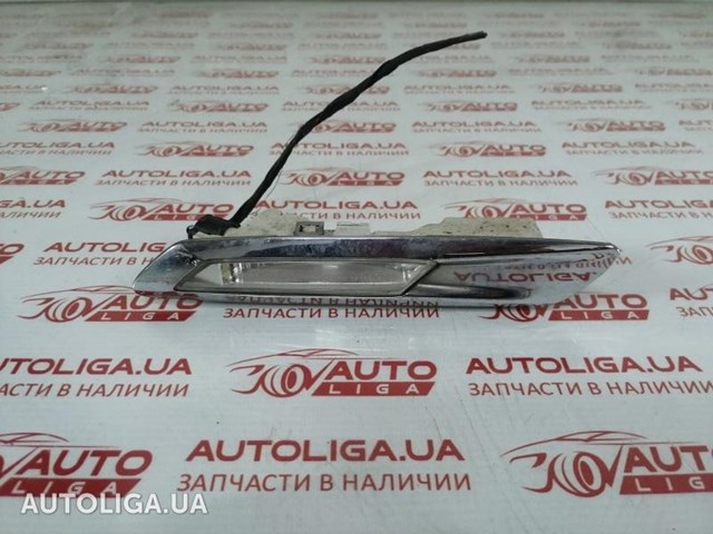 Повторитель поворота на крыле, правый 63137154168 BMW